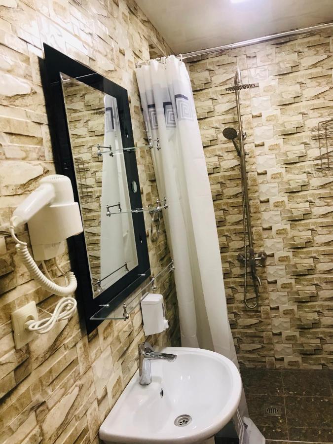 Arm Hotel Yerevan Bagian luar foto