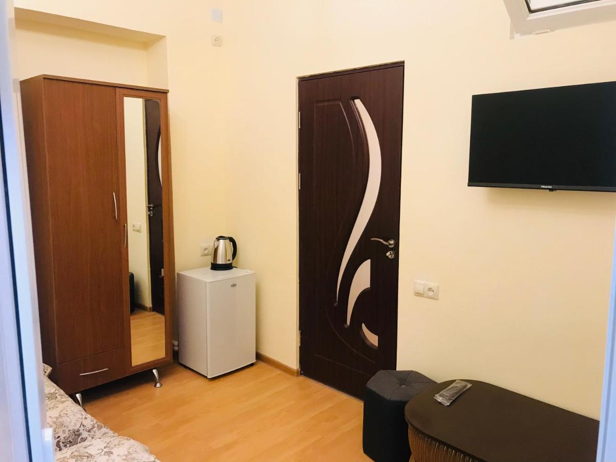 Arm Hotel Yerevan Bagian luar foto