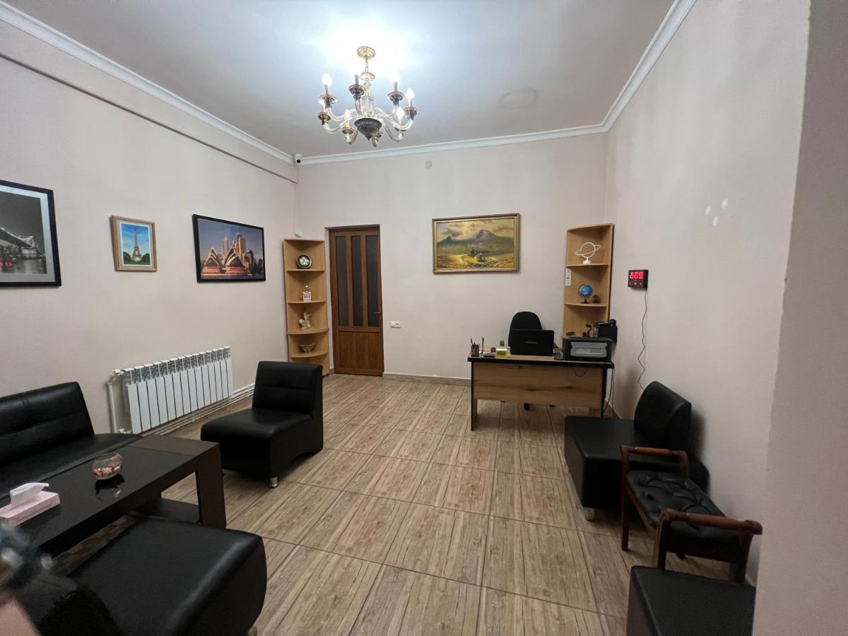 Arm Hotel Yerevan Bagian luar foto