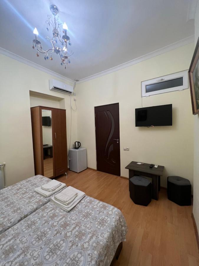 Arm Hotel Yerevan Bagian luar foto