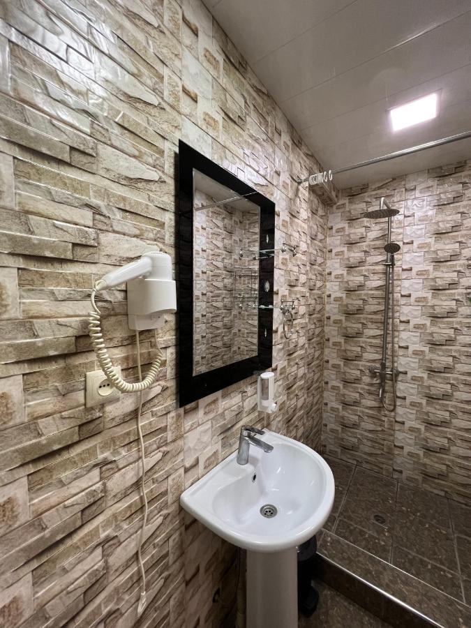 Arm Hotel Yerevan Bagian luar foto
