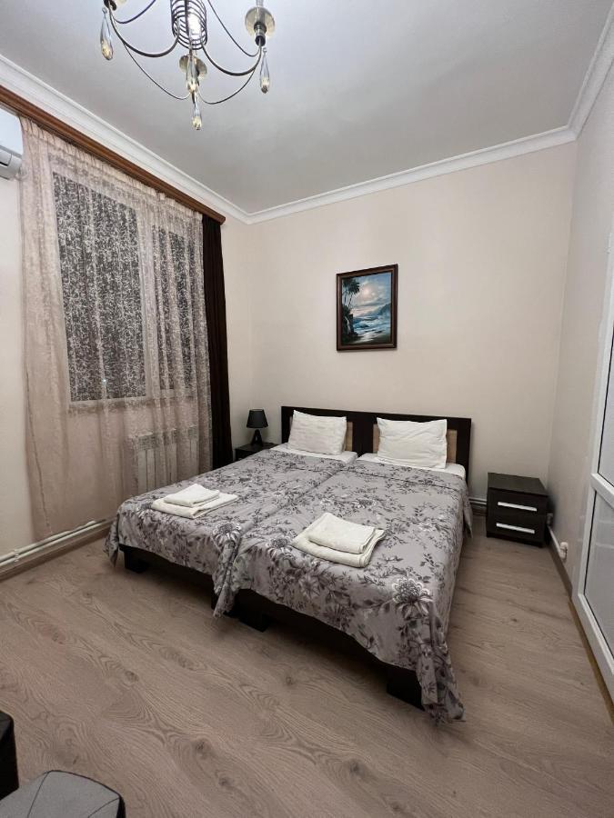 Arm Hotel Yerevan Bagian luar foto